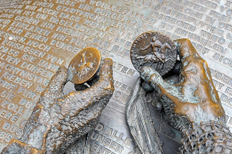 Sculpture, detail with coins, city elevation monument, Burgplatz, Old Town, Düsseldorf, Rhineland, North Rhine-Westphalia, North Rhine-Westphalia, Germany