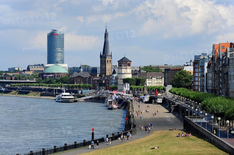 Rhine promenade, view of the old town centre on the Rhine, Düsseldorf, Rhineland, North Rhine-Westphalia, Germany