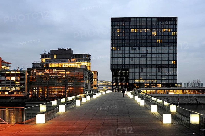 Modern architecture at the commercial harbour, Medienhafen, Düsseldorf, Rhineland, North Rhine-Westphalia, North Rhine-Westphalia, Germany