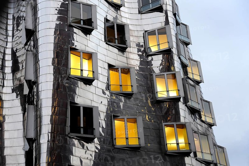 Neuer Zollhof, Gehry buildings, modern architecture at the commercial harbour, Medienhafen, Düsseldorf, Rhineland, North Rhine-Westphalia, North Rhine-Westphalia, Germany