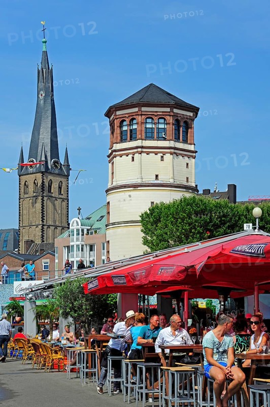 Rhine embankment promenade, Rhine embankment promenade with St. Lambertus Church and castle tower, Old Town, Düsseldorf, Rhineland, North Rhine-Westphalia, North Rhine-Westphalia, Germany
