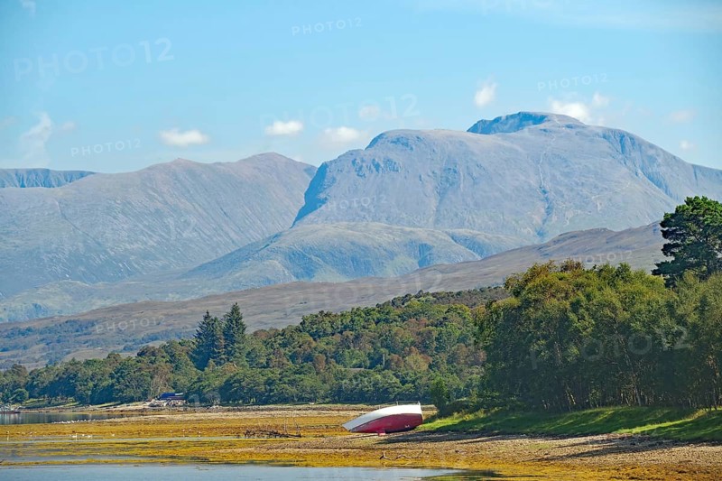 An overturned boat in front of an impressive mountain backdrop in fine weather, view of Ben Nevis, Loch Eil, Scotland, Great Britain
