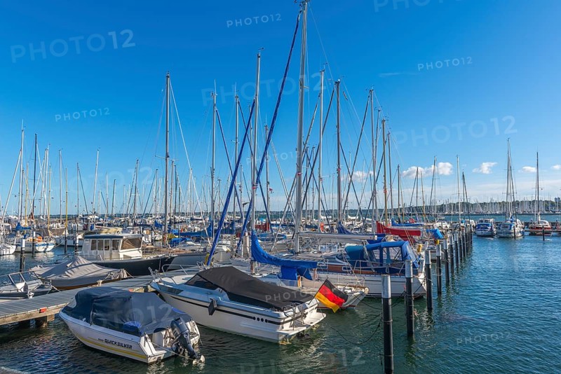 Strande marina near Kiel, Rendsburg-Eckernförde district, ship masts, jetty, dolphins, Baltic Sea, sailing, leisure activities, water sports, flag, summer, blue sky, sunshine, Bay of Kiel, Schleswig-Holstein, Germany