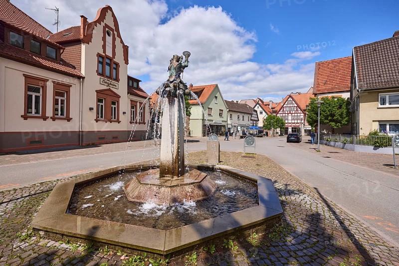 Jokus fountain, stone fountain, historical buildings, general architecture, central island, road, blue sky, cumulus clouds, moat, Heppenheim, Odenwald, Bergstrasse district, Hesse, Germany