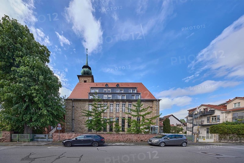 Chapel of the mother house St. Vinzent, general architecture, car park with vehicles, trees, blue sky, cumulus clouds, diffuse light, slightly sunny, crossing Neckarstraße with Ernst-Schneider-Straße, Heppenheim, Odenwald, Bergstraße district, Hesse, Germany