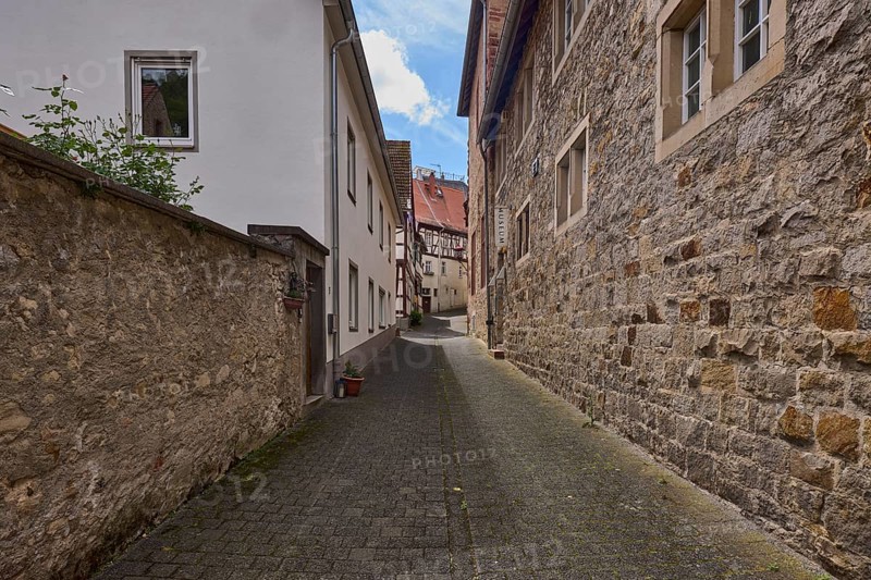 Museum for town history and folklore, old town, alley, sandstone building, half-timbered houses, general architecture, historical building, town museum, blue sky, cumulus clouds, Mühlgasse, Heppenheim, Odenwald, Bergstrasse district, Hesse, Germany
