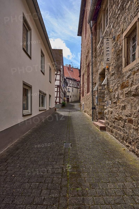 Museum for town history and folklore, old town, alley, sandstone building, half-timbered houses, general architecture, historical building, town museum, blue sky, cumulus clouds, Mühlgasse, Heppenheim, Odenwald, Bergstrasse district, Hesse, Germany