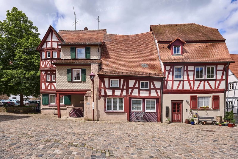 Old town, historic half-timbered houses, building, pointed roof with red roof tiles, tree, cobblestone square, cloudy, diffuse light, slightly sunny, Amtsgasse, Heppenheim, Odenwald, Bergstrasse district, Hesse, Germany