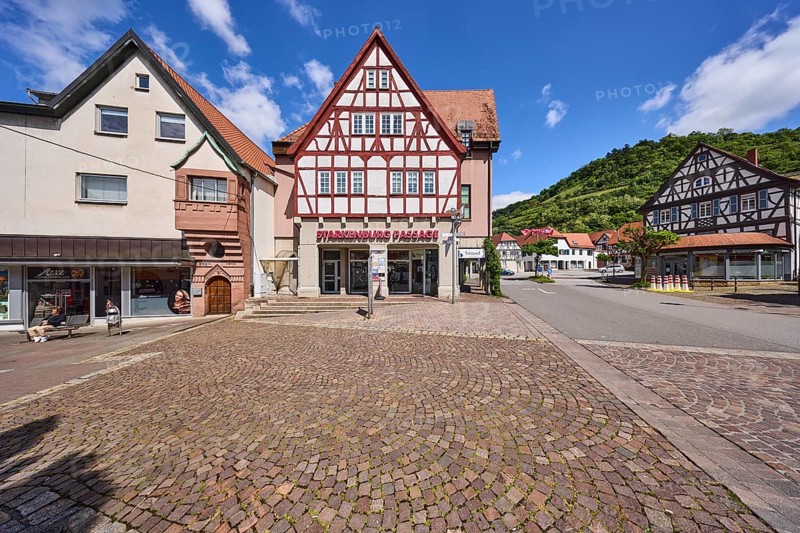 Starkenburg Passage, Schlossberg, pedestrian zone, shopping centre, hill, half-timbered houses, general architecture, shopping, cobblestones, trees, forest, blue sky, cumulus clouds, intersection Friedrichstraße with Graben and Kleiner Markt, Heppenheim, Odenwald, Bergstraße district, Hesse, Germany