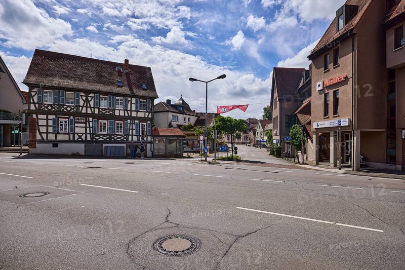 Historic half-timbered house, streets, general architecture, lantern, backlight, blue sky, cumulus clouds, cirrostratus clouds, intersection between Kleiner Markt, Graben, Lehrstraße and Siegfriedstraße, federal road B460, Heppenheim, Odenwald, Bergstraße district, Hesse, Germany