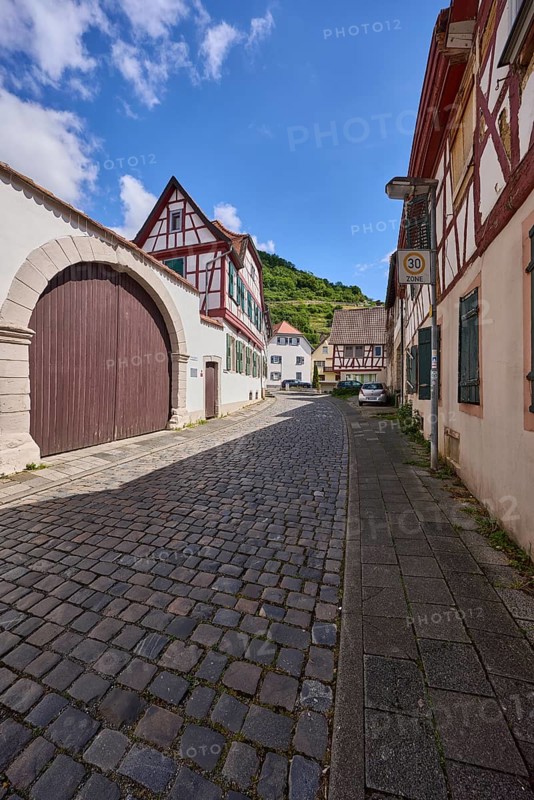 Old town, alley, historic half-timbered houses, wall, access gate, blue sky, cumulus clouds, Starkenburgweg, Heppenheim, Odenwald, Bergstrasse district, Hesse, Germany