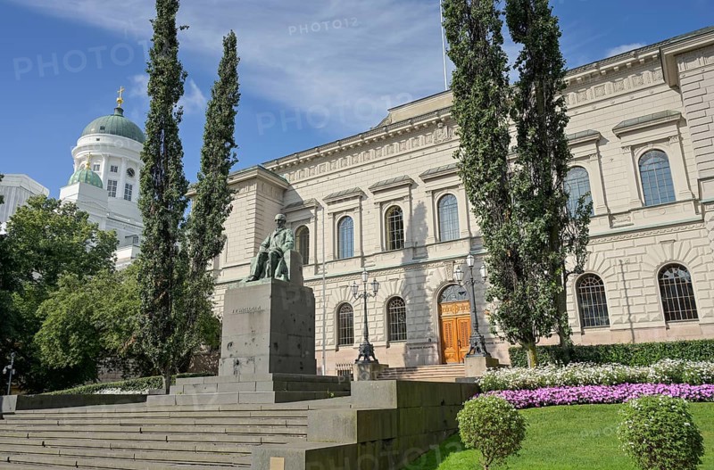 Central Bank Suomen Pankki, Johan Vilhelm Snellman Statue, Snellmaninaukio, Old Town, Helsinki, Finland