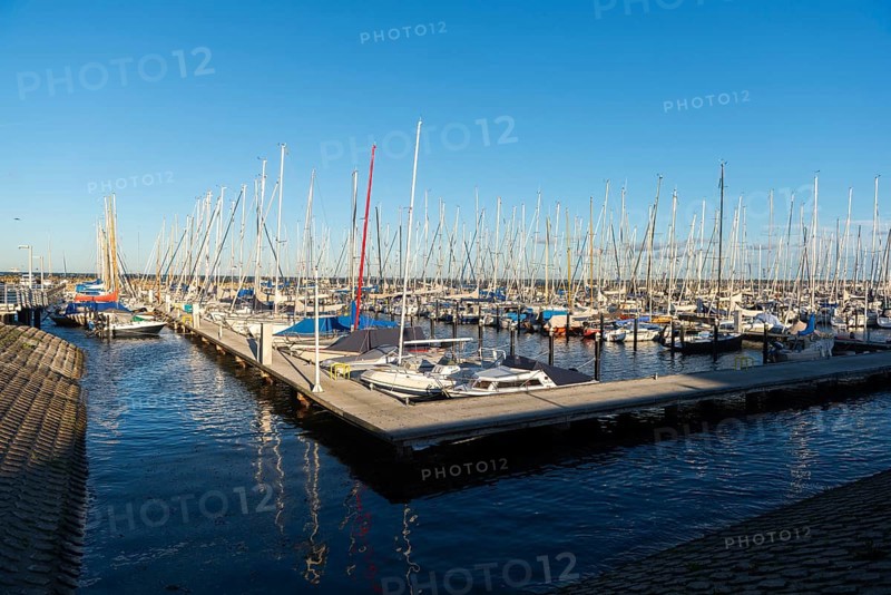 Olympic harbour Schilksee, Olympic Games 1972, sailing yachts at the jetty, ship masts, water reflection, sunshine, blue sky, Baltic Sea, Kiel Bay, Kiel Sailing City, Schleswig-Holstein, Germany