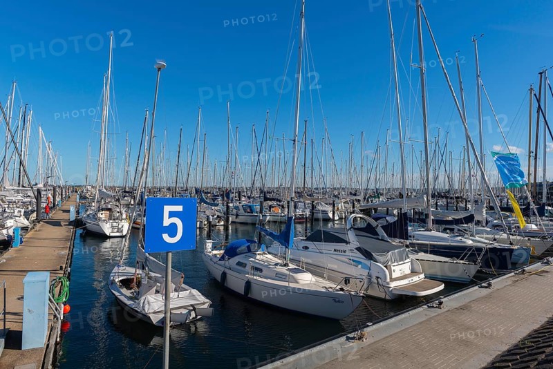 Olympic harbour Schilksee, Olympic Games 1972, sailing yachts at the jetty, flag sailing school, jetty 5, sunshine, blue sky, Baltic Sea, Bay of Kiel, Kiel Sailing City, Schleswig-Holstein, Germany