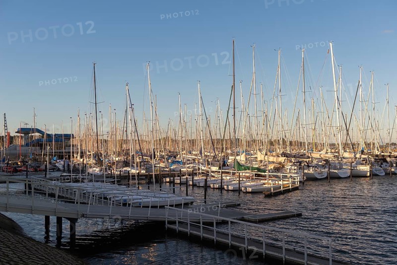 Olympic harbour Schilksee, Olympic Games 1972, sailing yachts at the jetty, ship masts, evening light, sunshine, blue sky, Baltic Sea, Kiel Bay, Kiel Sailing City, Schleswig-Holstein, Germany