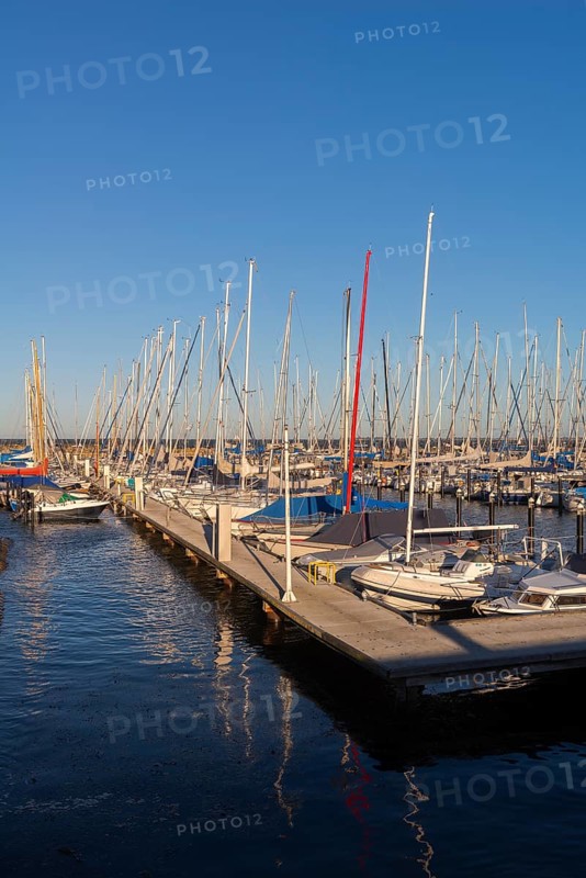 Olympic harbour Schilksee, Olympic Games 1972, sailing yachts at the jetty, ship masts in a row, water reflection, evening light, sunshine, blue sky, Baltic Sea, Kiel Bay, Kiel Sailing City, Schleswig-Holstein, Germany