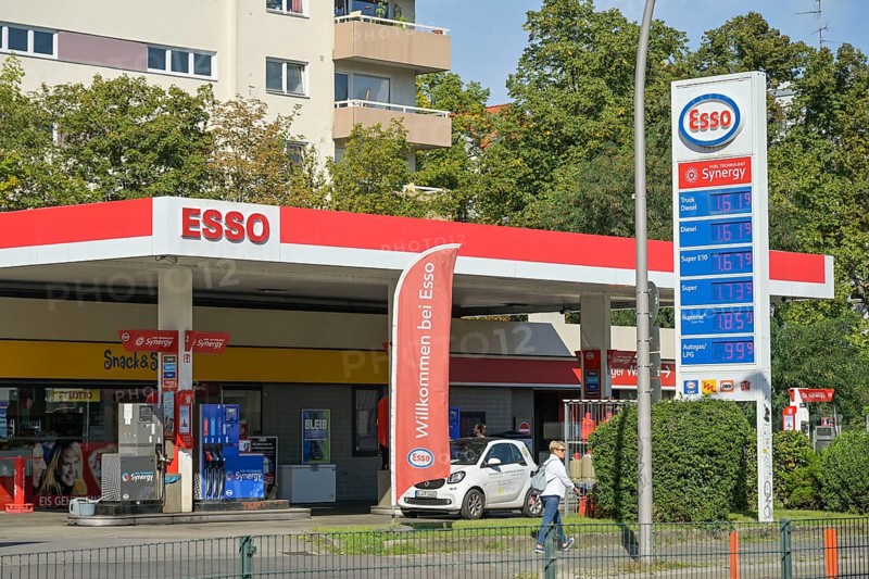 Esso petrol station, Tempelhofer Damm, Tempelhof, Tempelhof-Schöneberg, Berlin, Germany