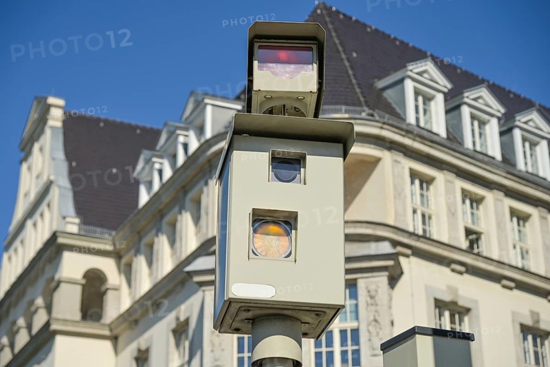 Speed camera, speed camera box, Reichpietschufer, Tiergarten, Mitte, Berlin, Germany