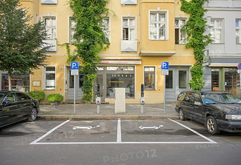 Empty car park for electric vehicles, Goltzstraße, Schöneberg, Tempelhof-Schöneberg, Berlin, Germany