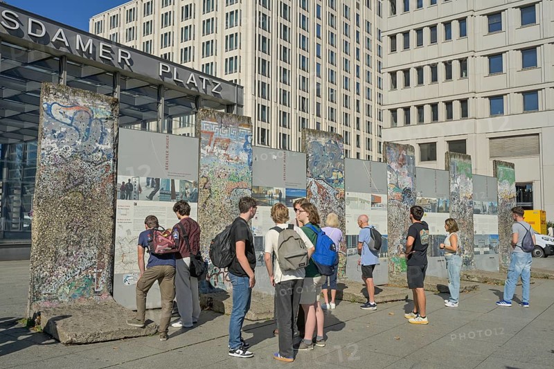 Tourists, Remains of the Berlin Wall, Potsdamer Platz, Tiergarten, Mitte, Berlin, Germany