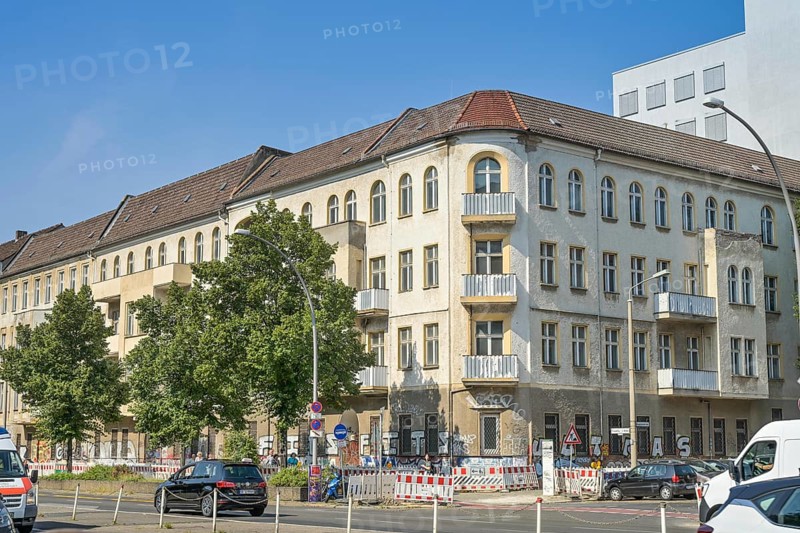 Old building, residential building, Frankfurter Allee, Lichtenberg, Berlin, Germany