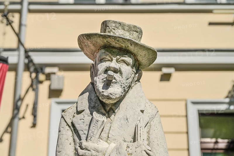 Statue of Heinrich Zille, Poststraße, Nikolaiviertel, Mitte, Berlin, Germany