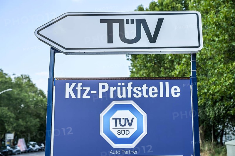 TÜV KFZ test centre, Storkower Straße, Prenzlauer Berg, Pankow, Berlin, Germany