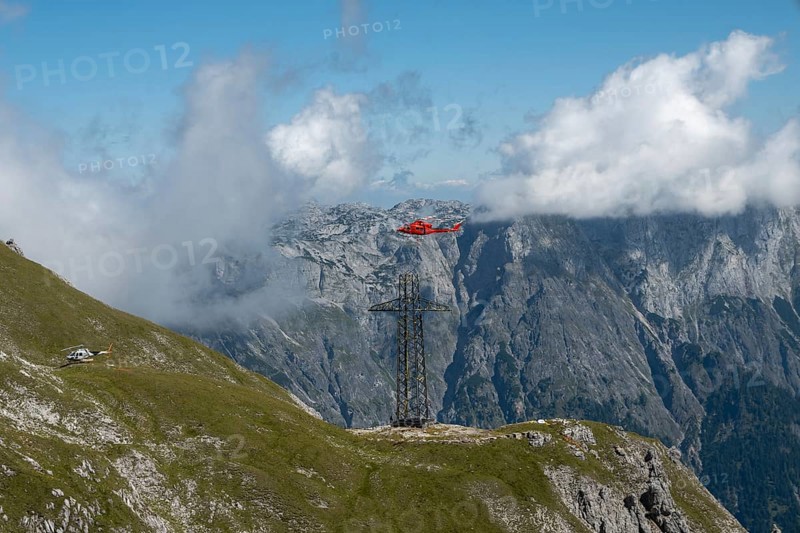 Dismantling of the old 220 kV power line at the Torscharte at the transition towards the Hagengebirge. It will be replaced by the new 380 kV Salzburg line. The electricity pylons and cables are removed in individual parts by helicopter. Salzburger Land, Austria