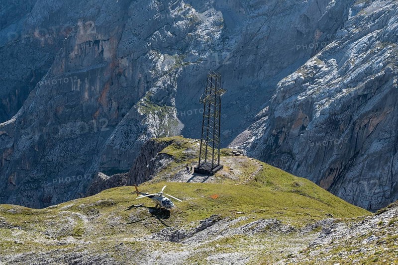 Dismantling of the old 220 kV power line at the Torscharte at the transition towards the Hagengebirge. It will be replaced by the new 380 kV Salzburg line. The electricity pylons and cables are removed in individual parts by helicopter. Salzburger Land, Austria