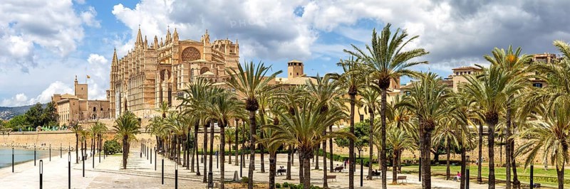 Cathedral Church Catedral de Palma de Majorca La Seu Panorama in Palma de Majorca, Spain