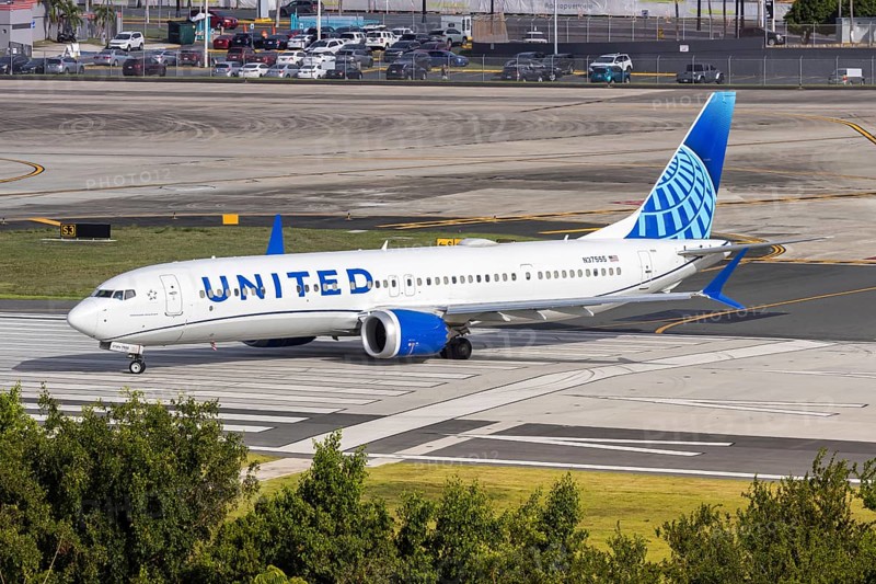 A United Airlines Boeing 737 MAX 9 aircraft with registration number N37555 at San Juan Airport, Puerto Rico