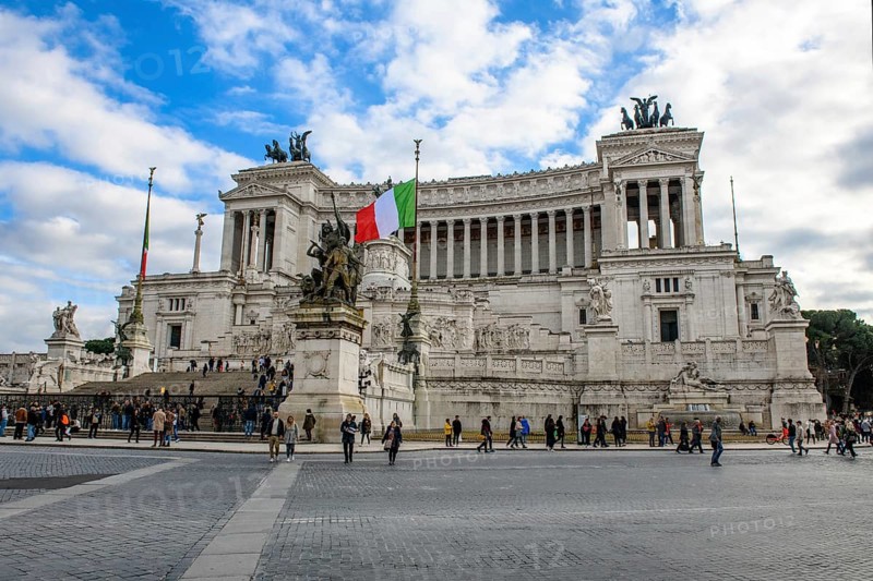 National monument to King Victor Emmanuel II, Monumento Vittorio Emanuele II with Altare della Patria, also known as Vittoriano, nicknamed Typewriter, Rome, Lazio, Italy