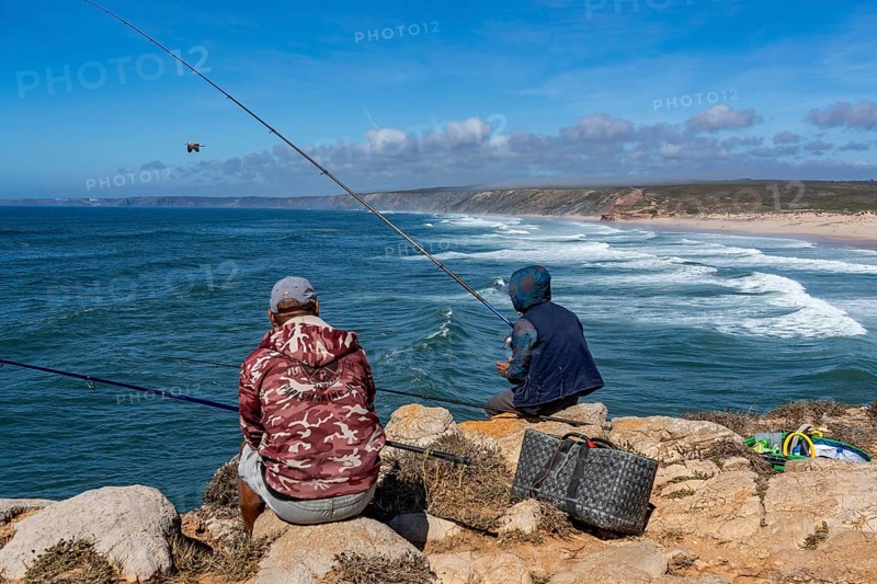 Anglers on the cliffs at the viewpoint above Praia da Bordeira beach, near Carrapateira, popular with surfers, surfers, rocky coast, cliffs in the south-west of the Algarve, Portugal