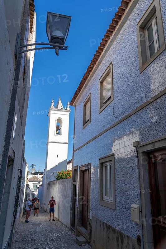 Old town alleys, Rua Galeria, Church Igreja da Misericórdia, Church of Mercy, Church Art Museum, in Tavira, in the Algarve, Portugal