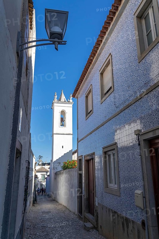 Old town alleys, Rua Galeria, Church Igreja da Misericórdia, Church of Mercy, Church Art Museum, in Tavira, in the Algarve, Portugal