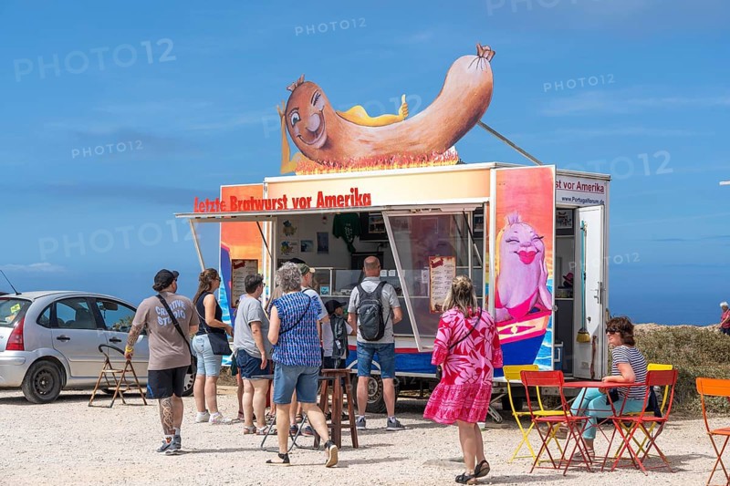 Snack bar, last sausage in front of America, at the Cabo de São Vicente lighthouse, at the Cape Cabo de São Vicente, south-west tip of the European mainland, rocky coast, steep coast in the south-west of the Algarve, Portugal