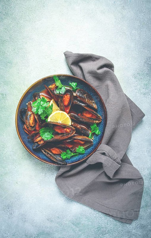 Mussels in tomato sauce, homemade, no people