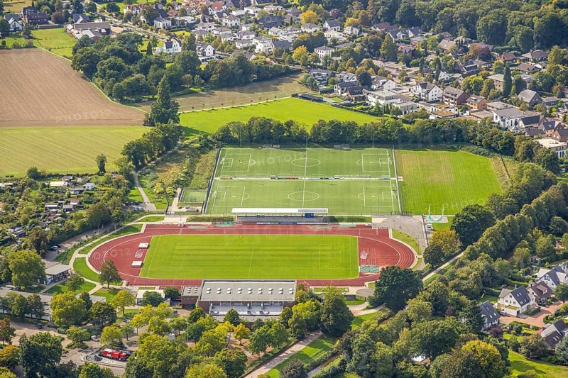 Aerial view, district sports facility with football stadium and athletics stadium of the Spiel- und Sportverein 09 e.V. Dinslaken, gymnasium Hans-Efing-Sporthalle, Hagenviertel, Dinslaken, Ruhr area, North Rhine-Westphalia, Germany, DE, Europe, football, football field, football stadium, Hanseatic city, aerial view, aerial photography, aerial photography, Lower Rhine, sport, sports facility, sports field, overview, bird's-eye view, bird's-eye view, overview