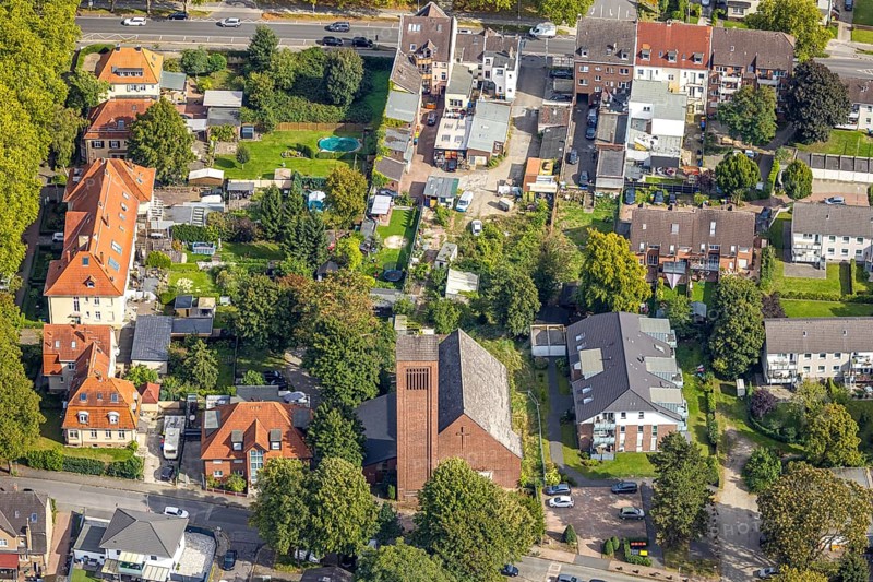 Aerial view, Lutherkirche am Martin-Luther-Platz und evang. Kindergarten Kita Lohberg, Lohberg, Dinslaken, Ruhr area, North Rhine-Westphalia, Germany, place of worship, DE, Europe, religious community, place of worship, Hanseatic city, holy place, kindergarten, day care centre, day care centre, church, parish, day care centre, denomination, aerial view, aerial photography, aerial photography, Lower Rhine, religion, religious site, overview, bird's-eye view, birds-eyes view, overview