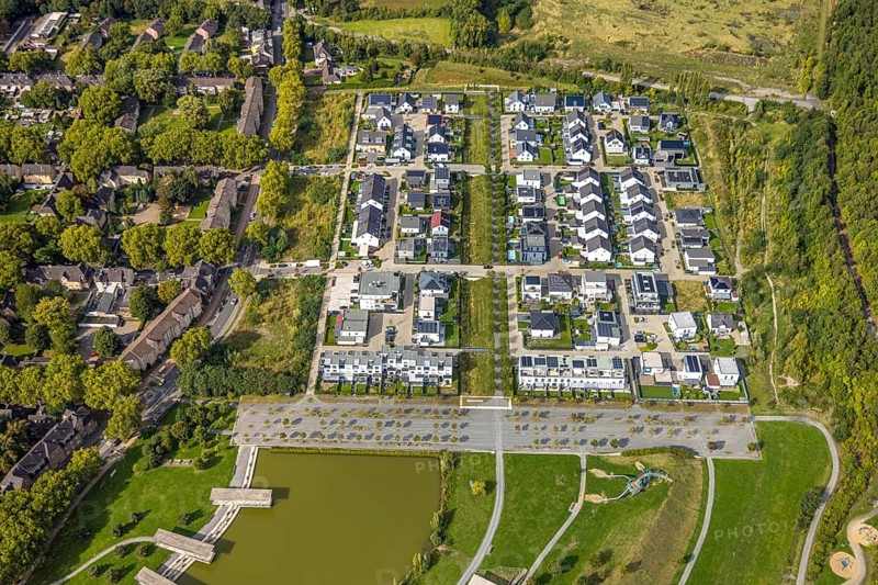 Aerial view, Bergpark Lohberg creative quarter, former colliery site and landscaping, housing estate, Oberlohberg, Dinslaken, Ruhr area, North Rhine-Westphalia, Germany, DE, Europe, property tax, Hanseatic city, real estate, creative quarter, aerial view, aerial photography, aerial photography, Lower Rhine, tower, overview, bird's eye view, residential complex, living and life, residential area, residential quality, residential quarter, residential district, colliery, birds-eyes view, former colliery, overview