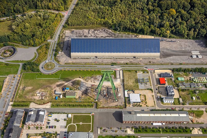 Aerial view, Bergpark Lohberg creative quarter, former colliery site and landscaping, winding tower, Oberlohberg, Dinslaken, Ruhr area, North Rhine-Westphalia, Germany, DE, Europe, Hanseatic city, creative quarter, aerial view, aerial photography, aerial photography, Lower Rhine, tower, overview, bird's eye view, colliery, birds-eyes view, former colliery, overview