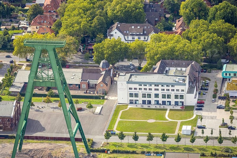 Aerial view, Bergpark Lohberg creative quarter, former colliery site and landscaping, winding tower, Oberlohberg, Dinslaken, Ruhr area, North Rhine-Westphalia, Germany, DE, Europe, Hanseatic city, creative quarter, aerial view, aerial photography, aerial photography, Lower Rhine, tower, overview, bird's eye view, colliery, birds-eyes view, former colliery, overview