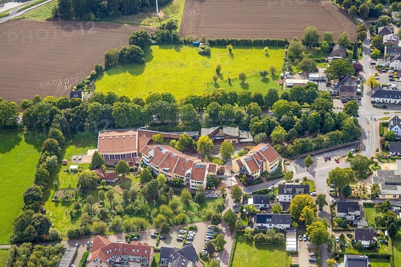 Aerial photo, Freie Waldorfschule Dinslaken e.V., Eppinghoven, Dinslaken, Ruhr area, North Rhine-Westphalia, Germany, education, educational institution, DE, Europe, Hanseatic city, teaching institute, aerial photo, aerial photography, aerial photography, Lower Rhine, school, overview, bird's-eye view, Waldorf Institute, birds-eyes view, overview