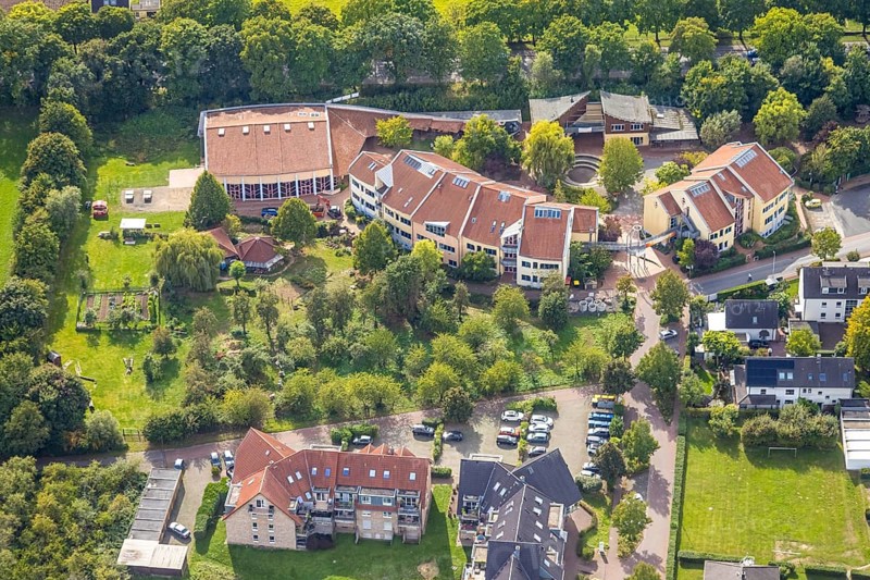 Aerial photo, Freie Waldorfschule Dinslaken e.V., Eppinghoven, Dinslaken, Ruhr area, North Rhine-Westphalia, Germany, education, educational institution, DE, Europe, Hanseatic city, teaching institute, aerial photo, aerial photography, aerial photography, Lower Rhine, school, overview, bird's-eye view, Waldorf Institute, birds-eyes view, overview