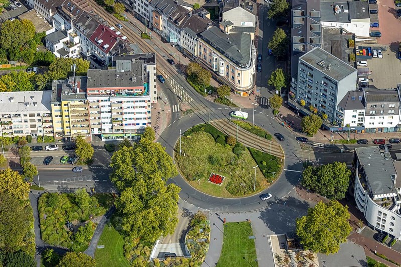 Aerial view, green roundabout and flower bed at D'Agen square and tram line, Dinslaken, Ruhr area, North Rhine-Westphalia, Germany, DE, Europe, Hanseatic city, roundabout, roundabout, aerial view, aerial photography, aerial photography, Lower Rhine, overview, bird's-eye view, overview