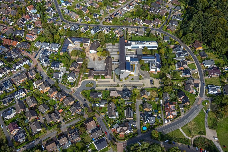 Aerial view, Comprehensive school Hünxe and Karl-Vogels-Schule primary school with solar roof, Hünxe, Ruhr area, North Rhine-Westphalia, Germany, education, educational institution, DE, roof with solar panels, Europe, comprehensive school, primary school, educational institute, aerial view, aerial photography, aerial photography, Lower Rhine, photovoltaic system, school, schoolyard, solar, solar system, solar roof, solar energy, solar panels, solar power system, overview, bird's eye view, birds-eyes view, overview