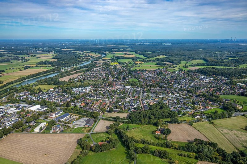 Aerial view, residential area, general view of Hünxe with distant view, Wesel-Datteln-Kanal, Hünxe, Ruhr area, North Rhine-Westphalia, Germany, DE, Europe, aerial view, aerial photography, aerial photography, Lower Rhine, overview, bird's-eye view, overview