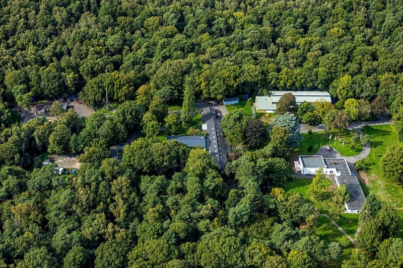 Aerial photo, BRH Bundesverband Rettungshunde e.V. training facility in the Testerberge forest area, radio mast and several buildings, Bucholtwelmen, Hünxe, Ruhr area, North Rhine-Westphalia, Germany, DE, Europe, aerial photo, aerial photography, aerial photography, Lower Rhine, overview, bird's-eye view, overview