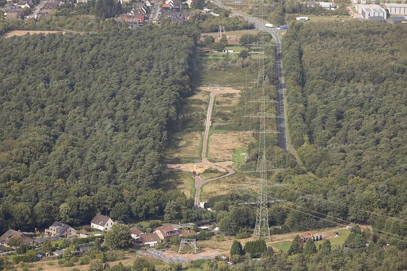 Aerial photo, work on the transmission grid, extra-high-voltage power line, power pylon extension for power line in the Speller Heide forest on Hans-Richter-Straße, Friedrichsfeld, Voerde, Ruhr area, North Rhine-Westphalia, Germany, DE, energy plant, Europe, Hünxe, aerial photo, aerial photography, aerial photography, Lower Rhine, power supply, overview, bird's-eye view, overview