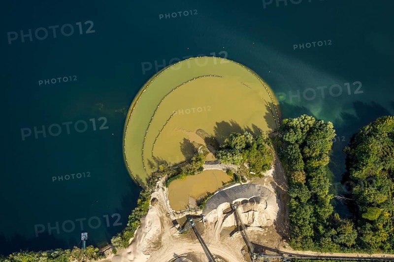 Aerial view, gravel works Hünxe at the Tenderingssee, Bruckhausen, Hünxe, Ruhr area, North Rhine-Westphalia, Germany, bathing establishment, bathing resort, DE, Europe, leisure activities, aerial view, aerial photography, aerial photography, Lower Rhine, lake, overview, bird's-eye view, overview